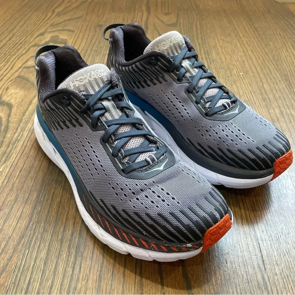 Hoka Clifton 5 in Frost Gray/Ebony Shoes Mens Size 9